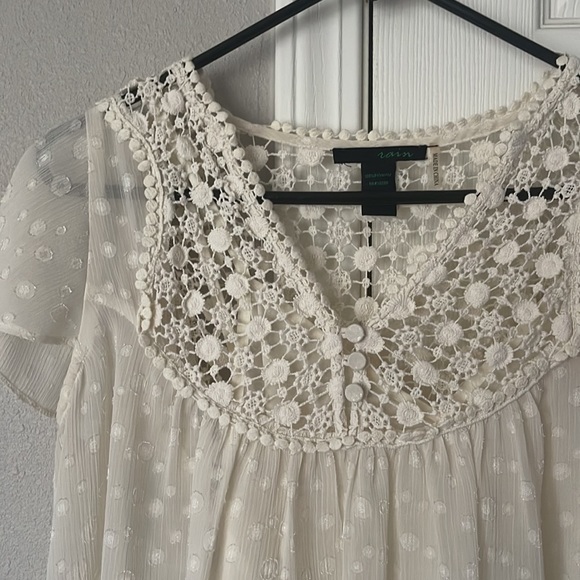Rain brand size M -flowy light crème blouse with built-in slip tank -worn once - Picture 2 of 7